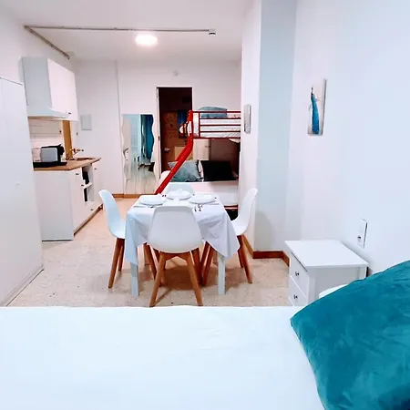 Estudios Apartment Badalona